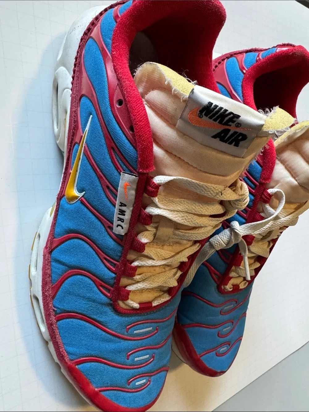 AIR MAX PLUS SE 'RUNNING CLUB - UNIVERSITY RED LIGHT PHOTO BLUE